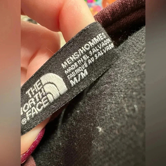 The North Face Quarter Zip - Picture 9 of 9